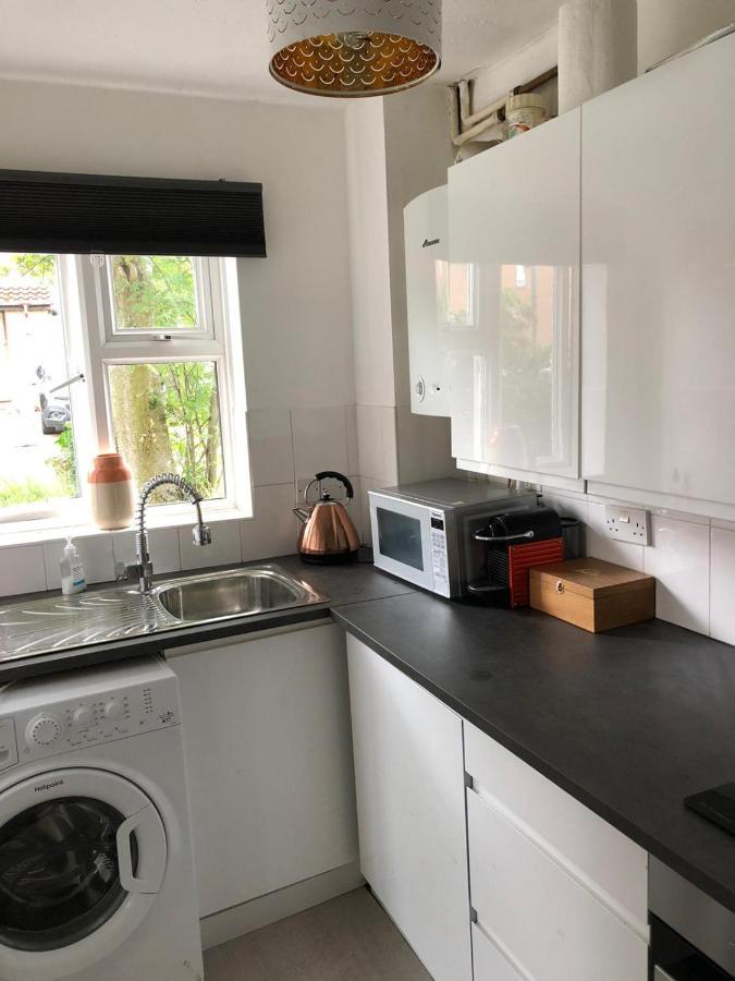 Rowan Tree Villa Aylesbury  Bagian luar foto